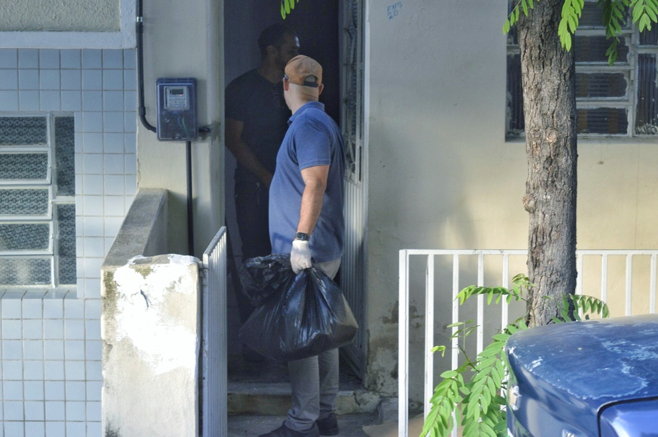 Polícia cumpre mandado em casa de suspeitos de homicídio em ST