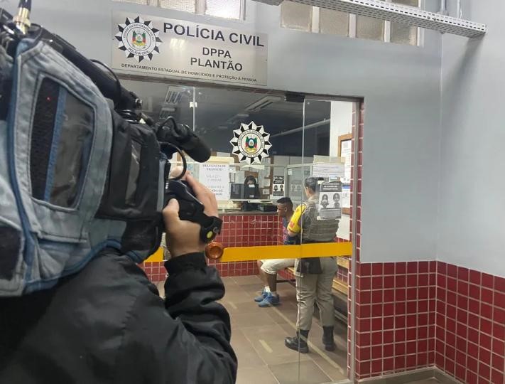 4 crianças são achadas mortas dentro de casa; pai é preso