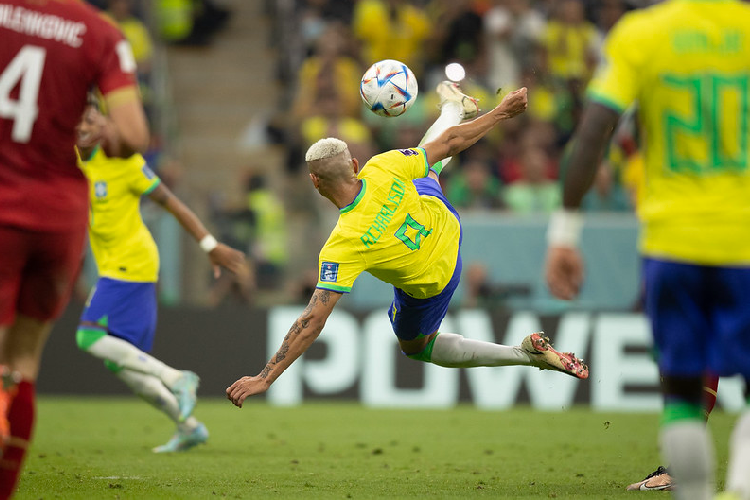 Golaço de Richarlison eleito mais bonito da Copa