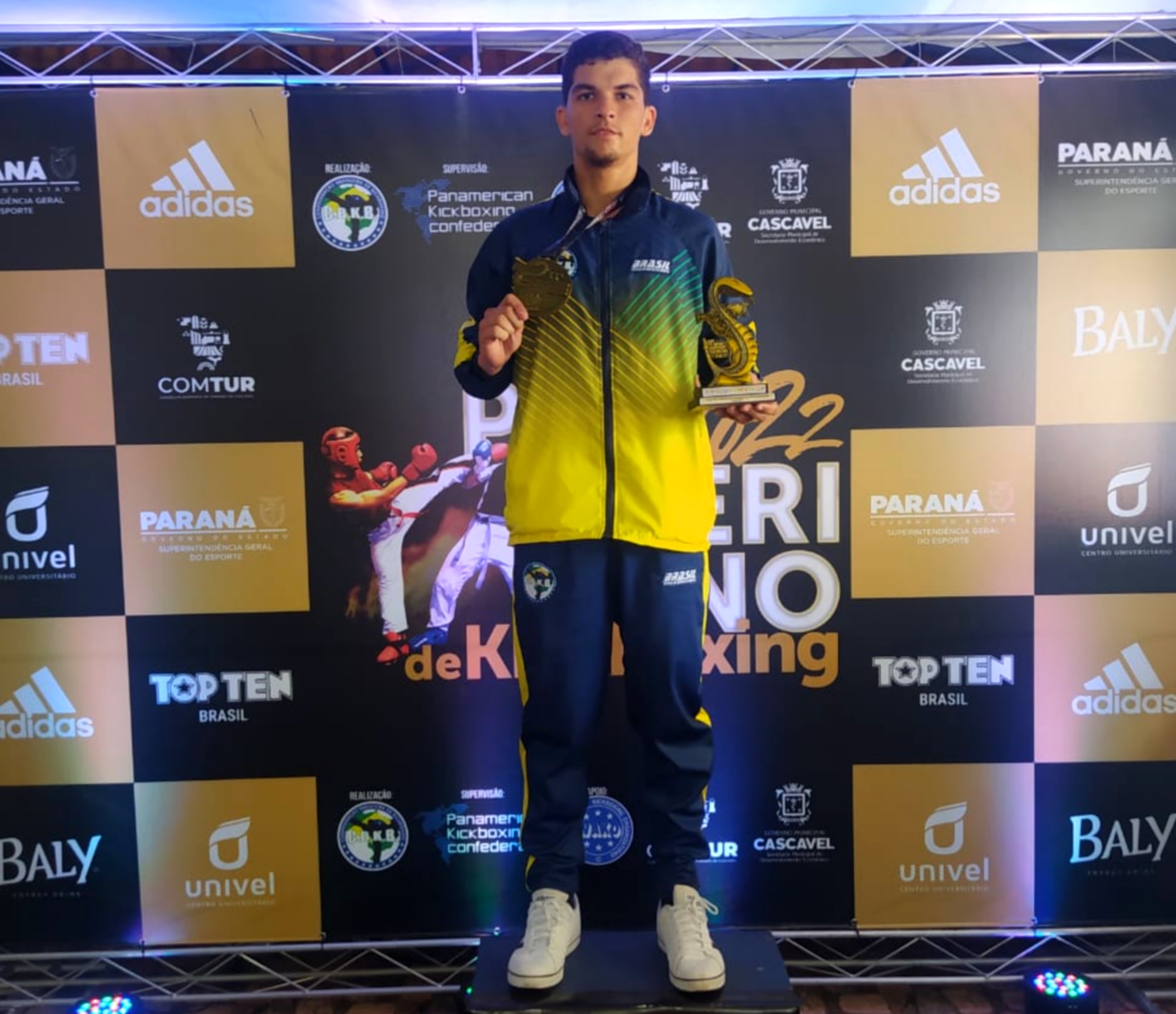 Atleta com raízes em ST é campeão Pan-Americano de Kickboxing