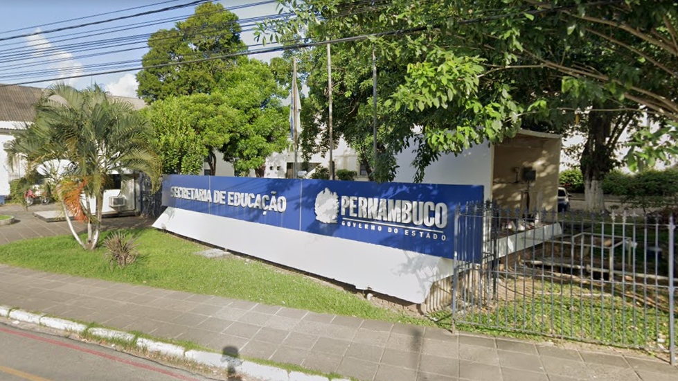 PE anuncia seleção com 108 vagas de nível superior