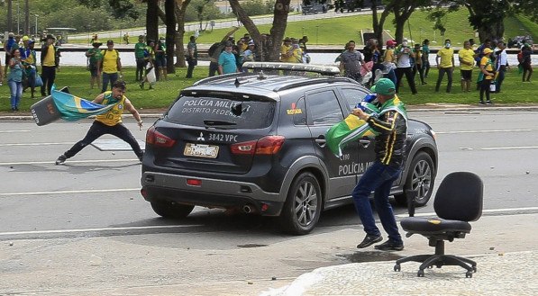 Passa de 400 o número de presos por atos terroristas e vandalismo; vídeo 3 Passa de 400 o número de presos por atos terroristas e vandalismo; vídeo