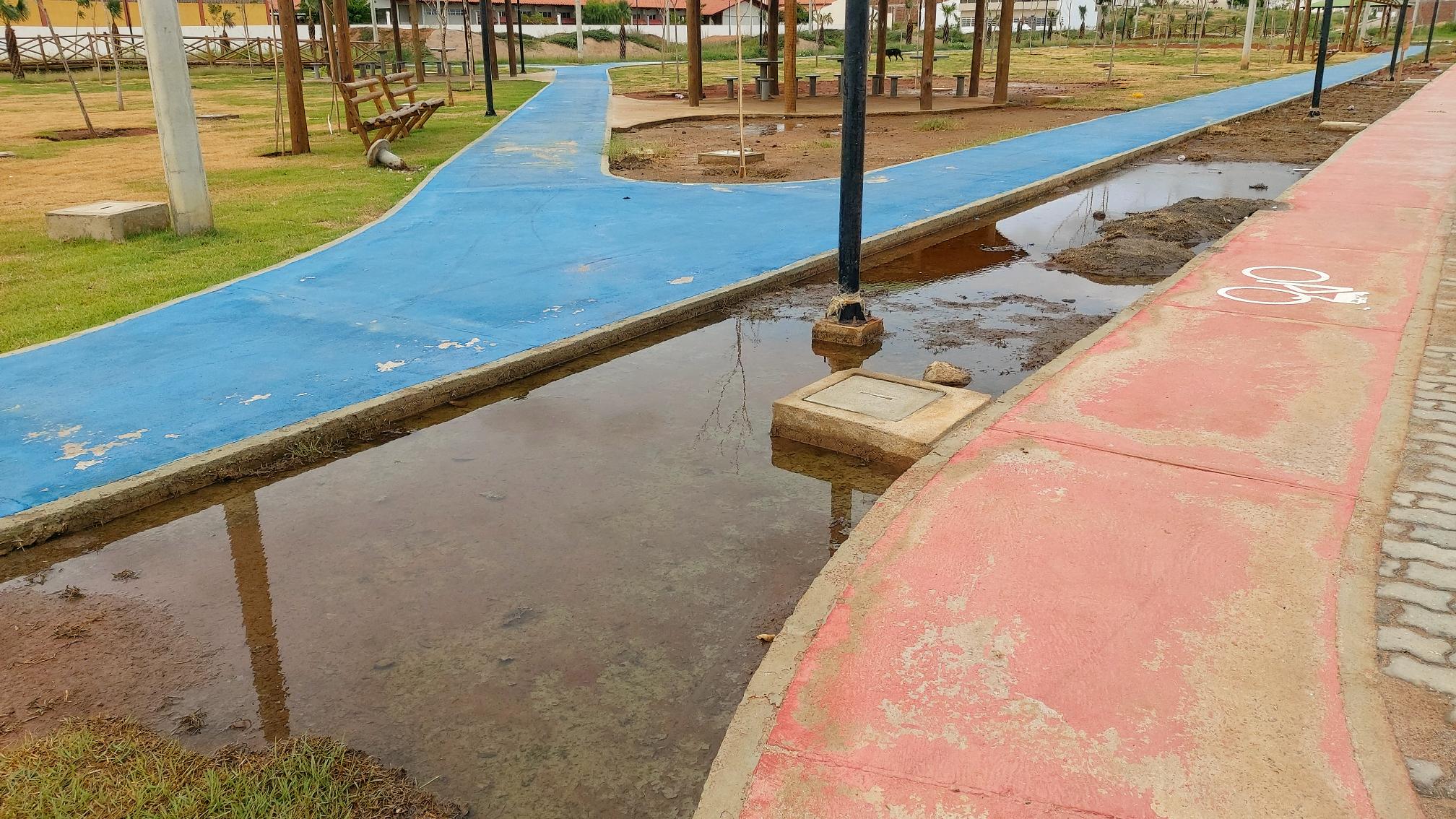 Parque dos Ipês com obras paradas e denúncia de atraso de salários