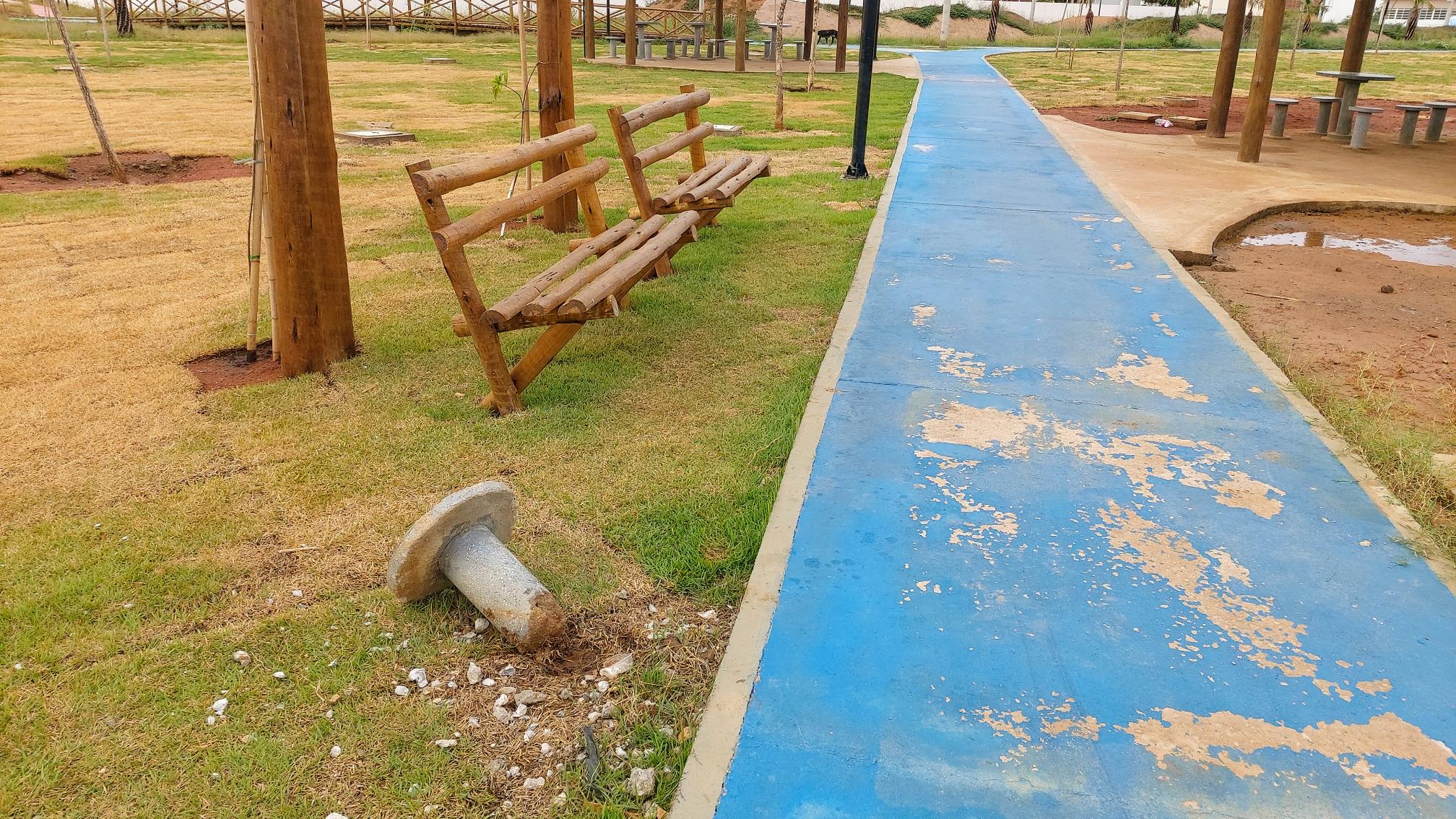 Parque dos Ipês com obras paradas e denúncia de atraso de salários