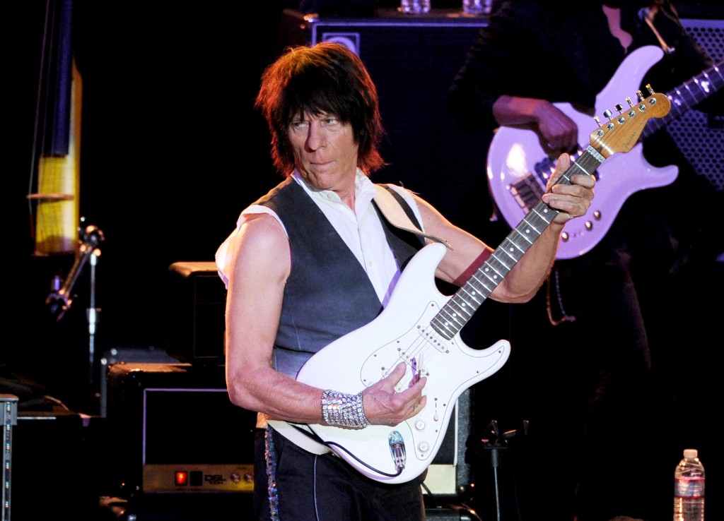 Jeff Beck, guitarrista ícone do rock, morre aos 78 anos