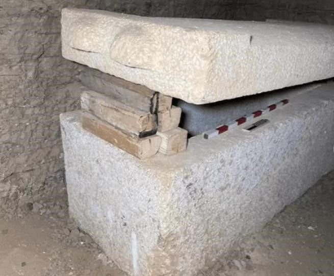 Múmia coberta de ouro é achada em túmulo fechado há 4.300 anos