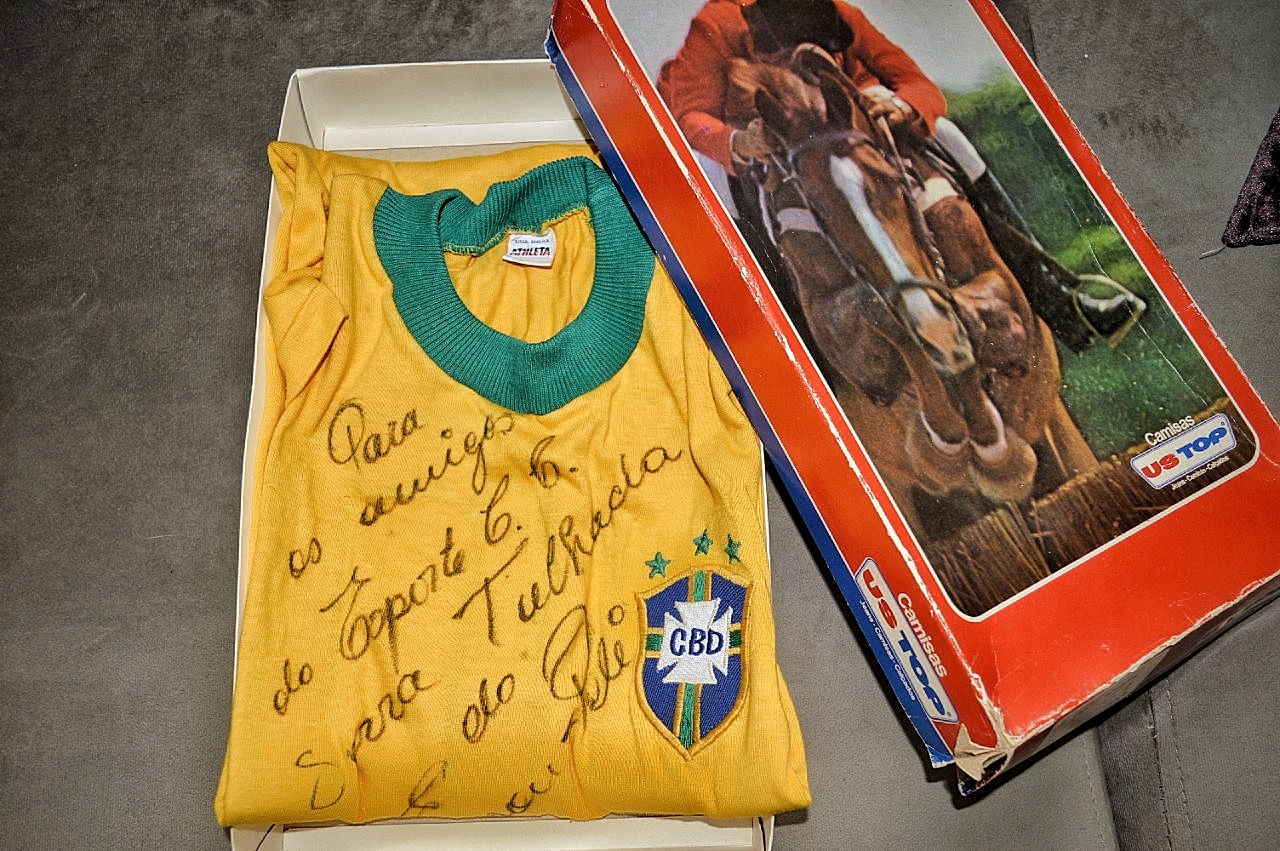 Procura foi grande e serra-talhadense vende camisa de Pelé