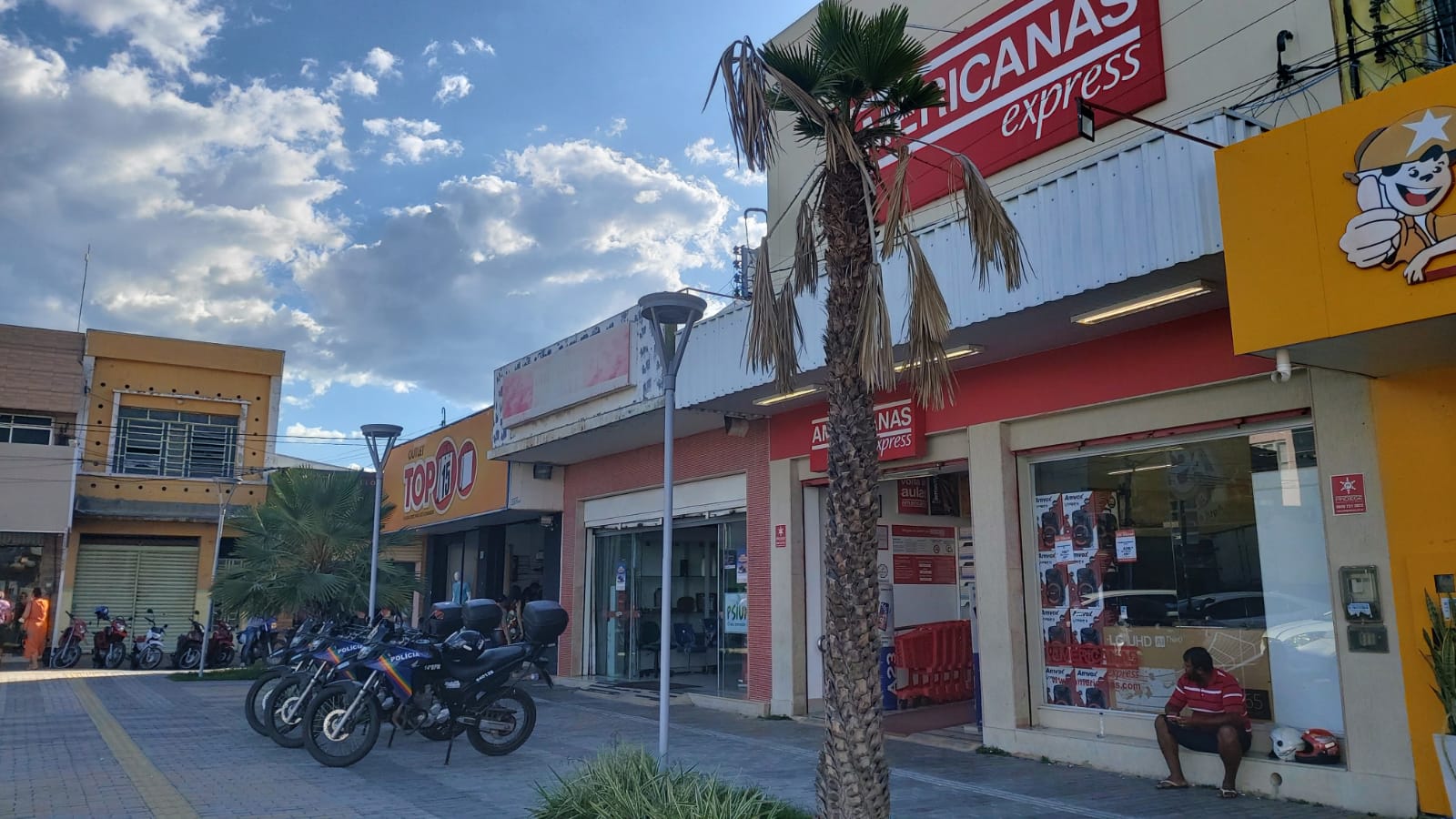 Americanas assaltada na Praça Sérgio Magalhães