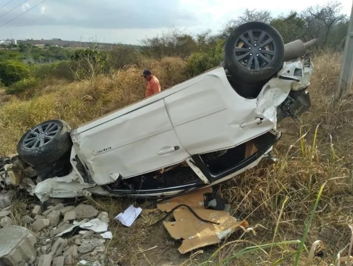 Homem morre após capotar carro em São Bento do Una