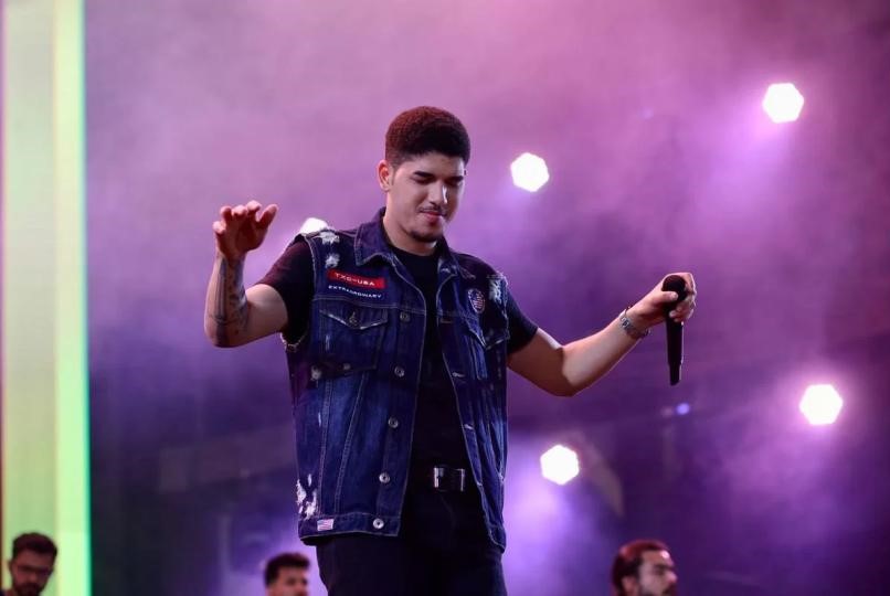 Show interrompido com tiros: Zé Vaqueiro e banda correm assustados