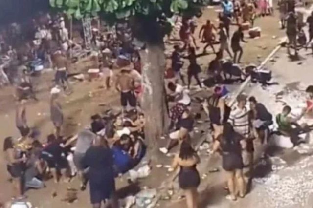 Briga em bloco de carnaval deixa 2 mortos e 15 feridos