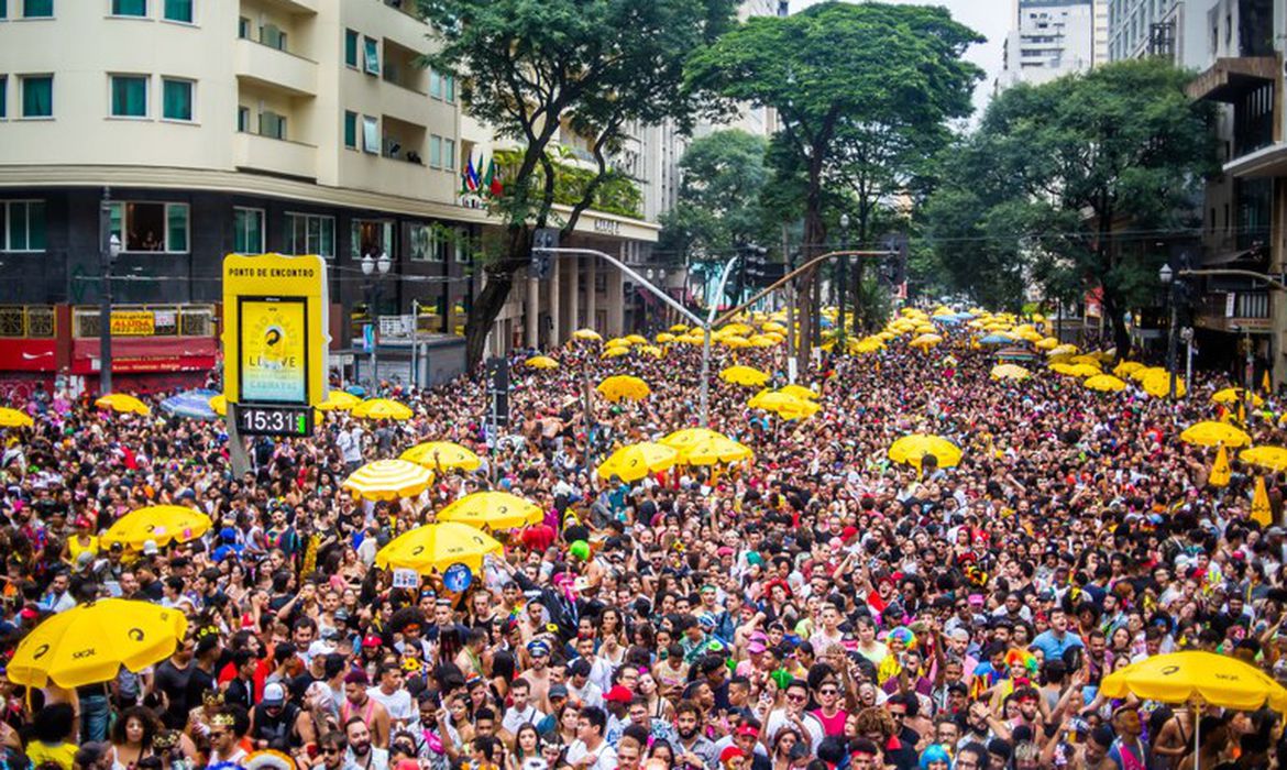 O que abre e fecha no feriado de carnaval em São Paulo