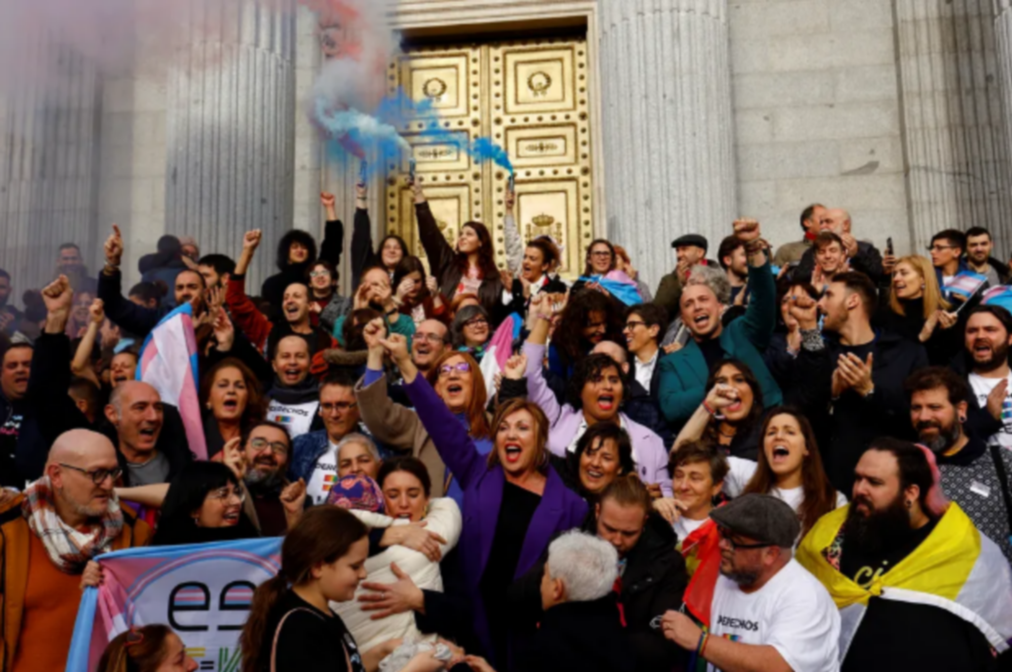 Espanha aprova licença menstrual e amplia direitos ao aborto e a trans