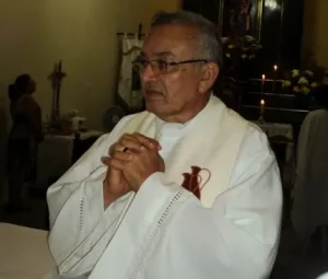 Padre pajeuzeiro é internado em St após AVC