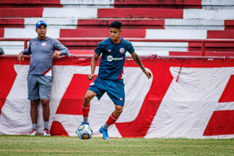 Richarles comemora primeiro gol marcado com a camisa do Náutico