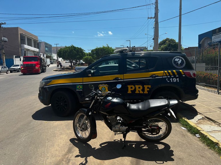 PRF detém homem com moto furtada em Salgueiro