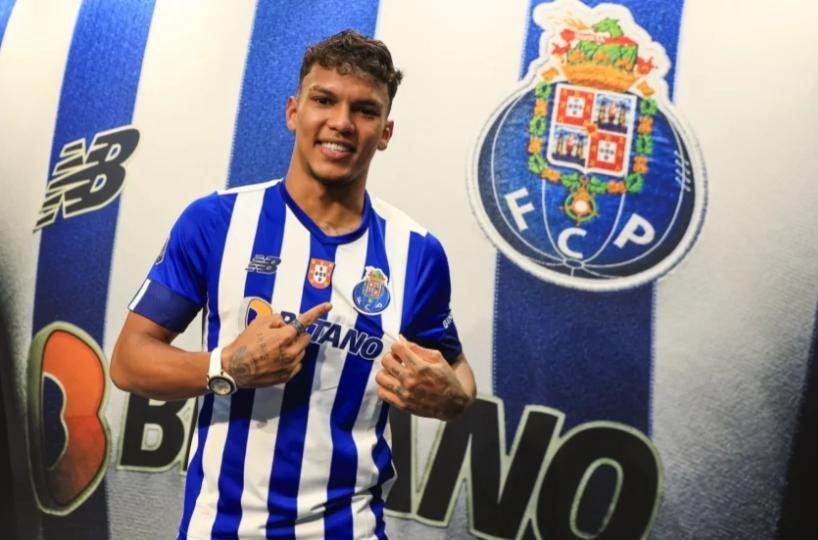 Gabriel Veron segue atrapalhado por lesões no Porto