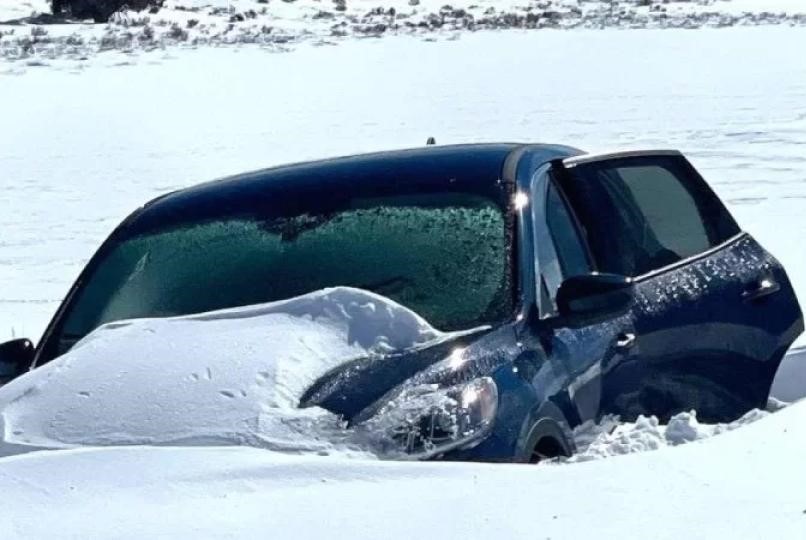 Idoso de 81 anos fica preso por 7 dias em carro soterrado