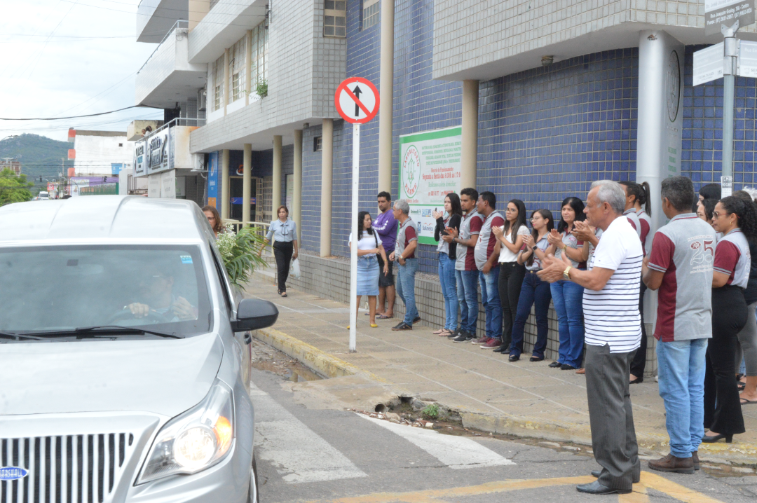 Emoção marcaram adeus a empresário de ST