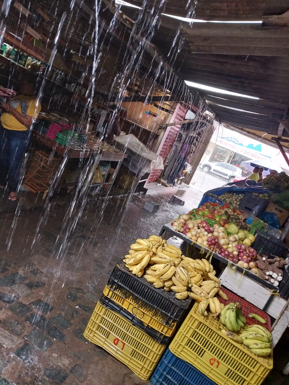 Sábado chuvoso em ST deixa diversos pontos de alagamento