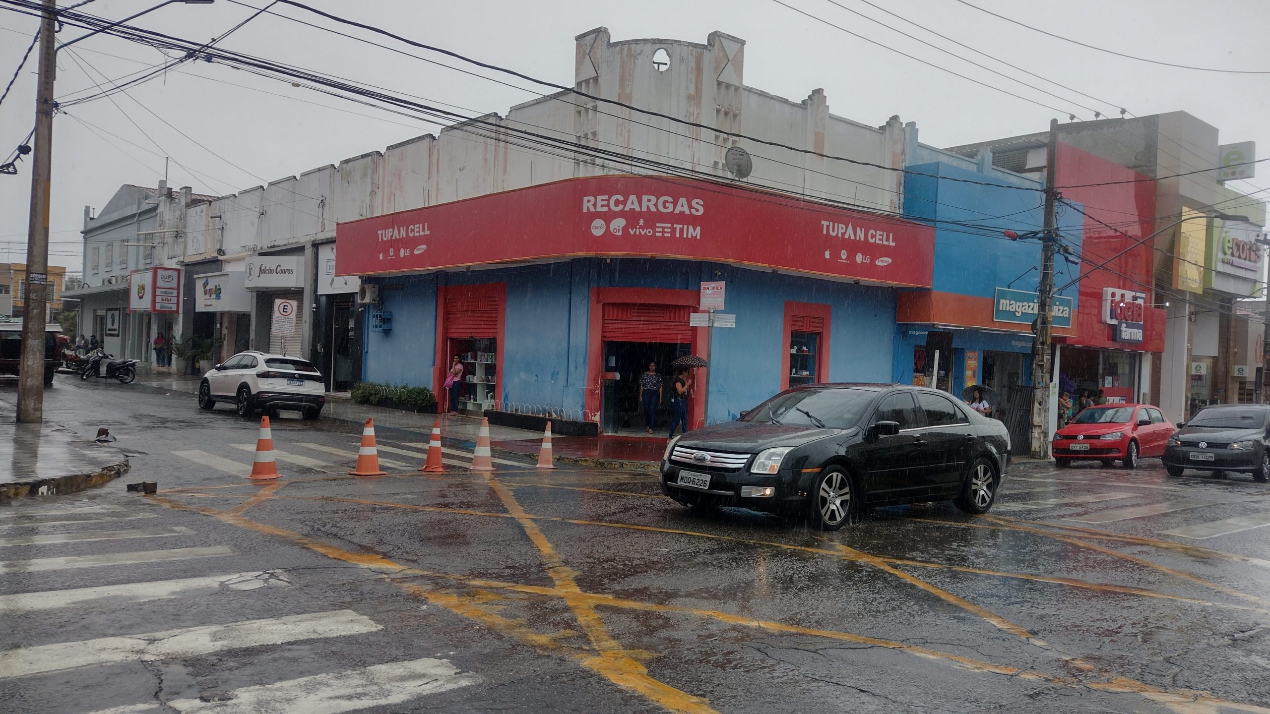 Sábado chuvoso em ST deixa diversos pontos de alagamento