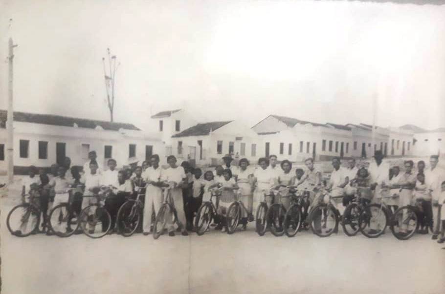 Nos anos 50, ciclistas tinham orgulho do casario de Serra Talhada