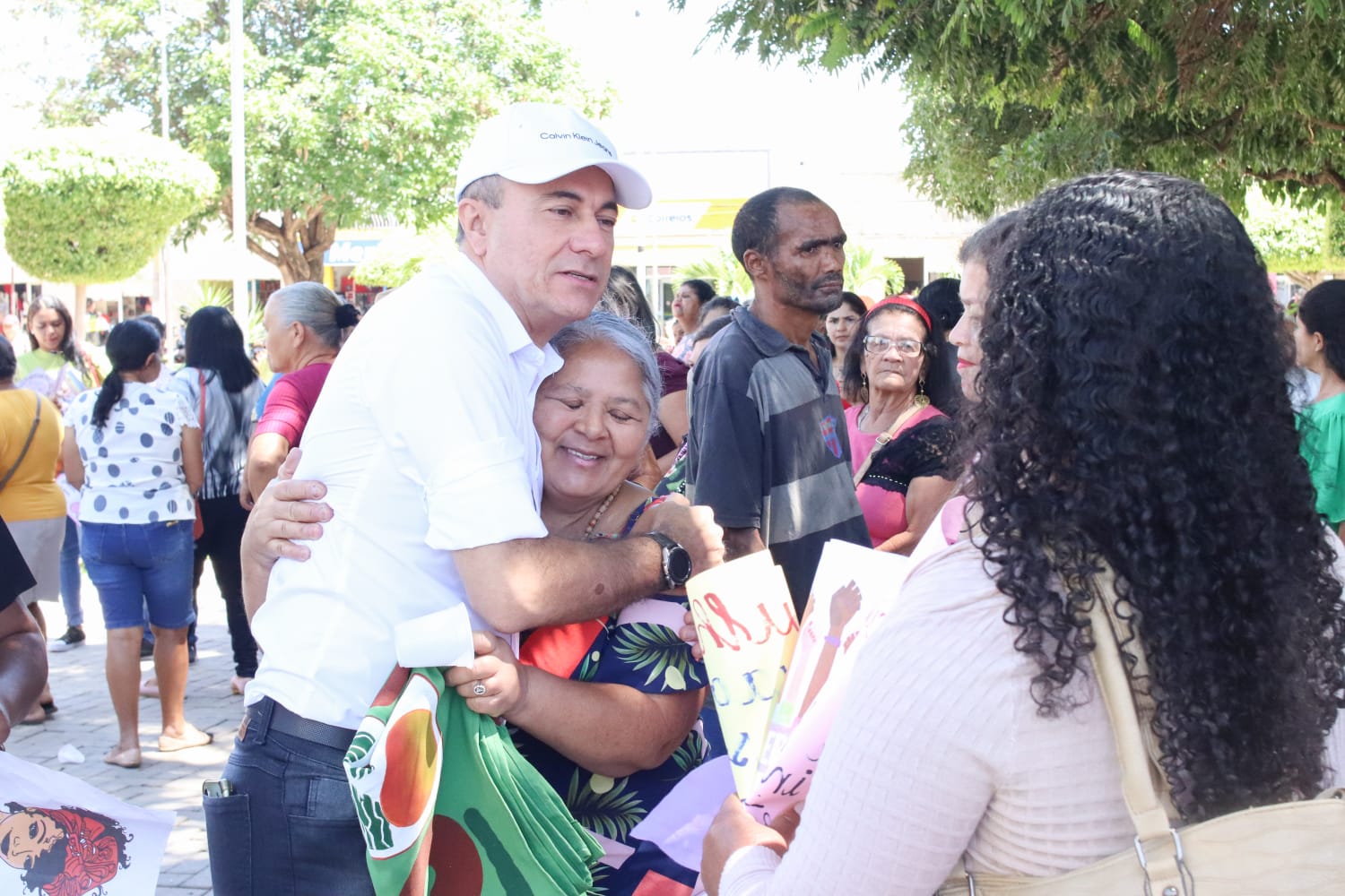 Irlando participa de homenagens às mulheres