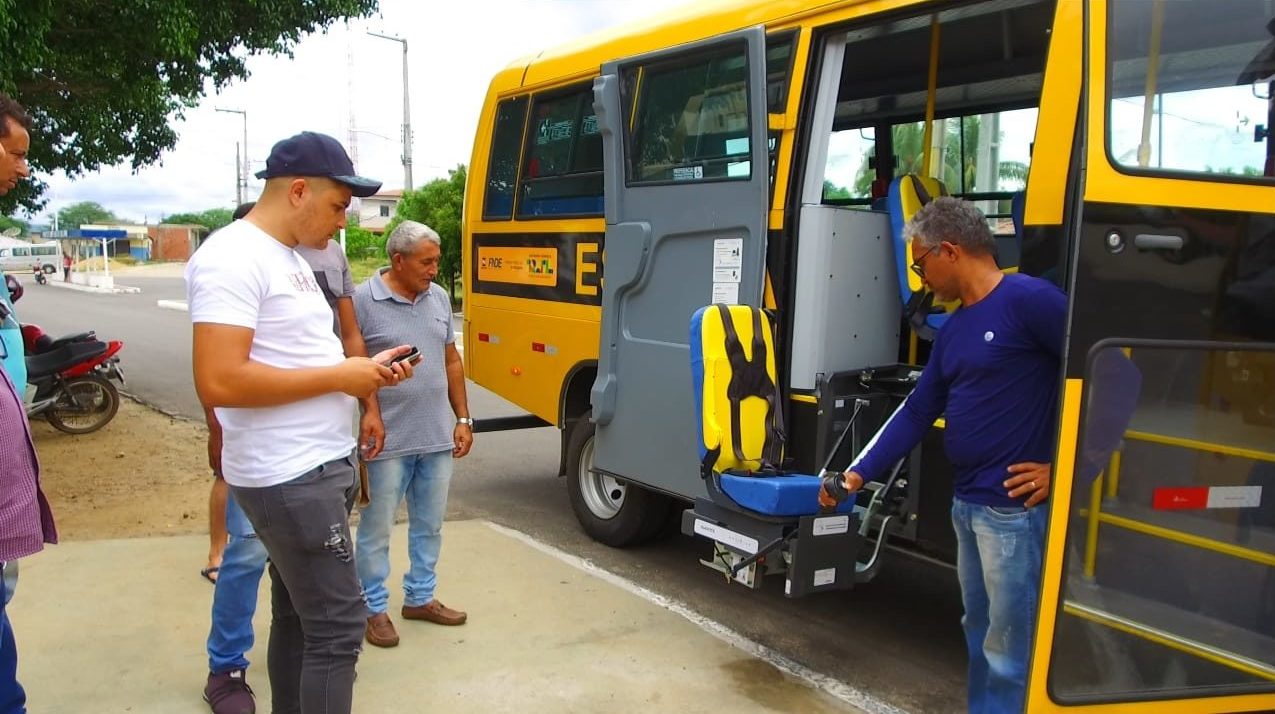 Calumbi adquire ônibus escolar com acessibilidade