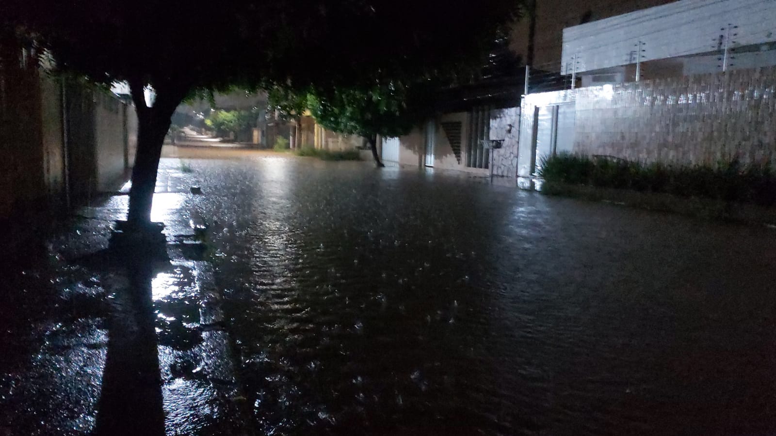 Bairros vivem momentos de caos após forte chuva em ST nessa 2ª