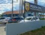 Filho embriagado quebra porta e ameaça mãe após surto em ST 13 Filho embriagado quebra porta e ameaça mãe após surto em ST