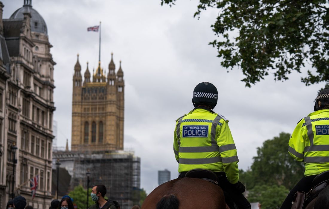 Polícia de Londres é racista, misógina e homofóbica