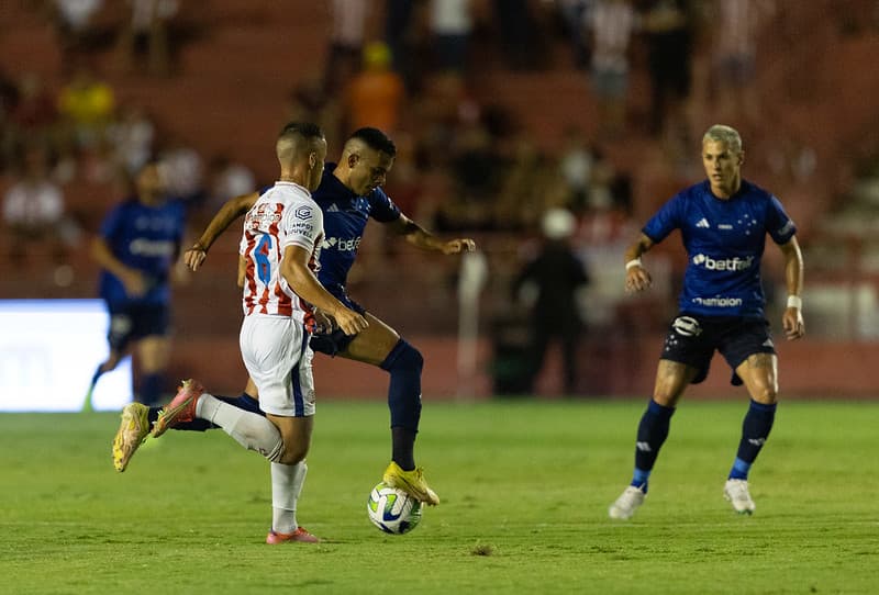 São Paulo, Cruzeiro, Furacão; confira onde assistir aos jogos