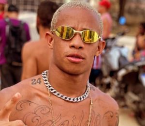 MC Biel Xcamoso morre em acidente em Recife