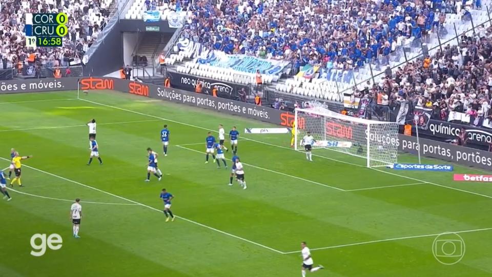 Róger Guedes diz que elenco está com Lázaro: "É um cara da casa"