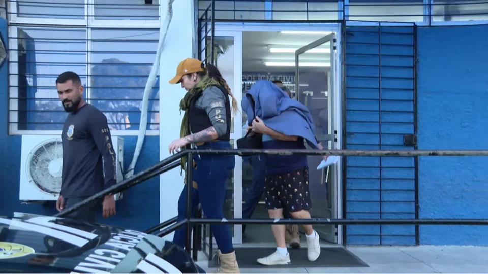 Perito preso em flagrante por atirar na esposa é solto