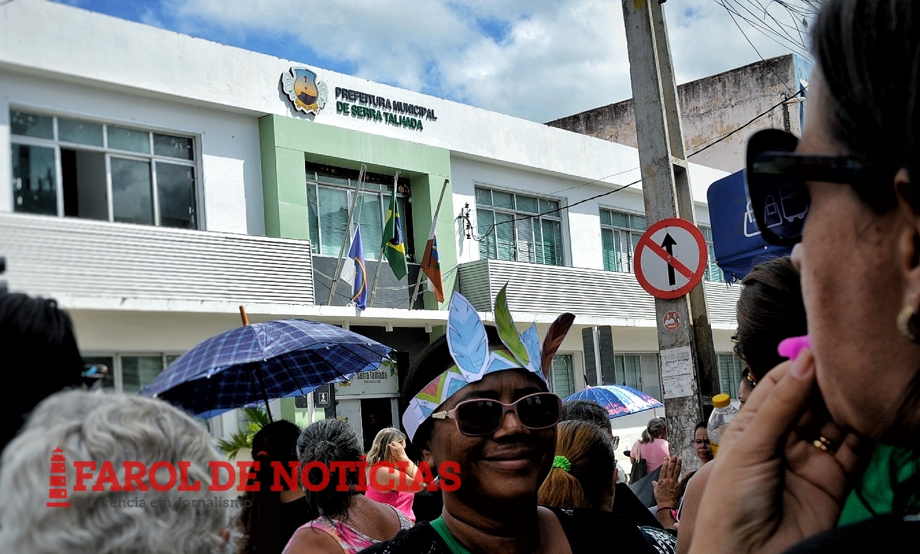 Professores saem às ruas de ST e culpam a prefeita Márcia