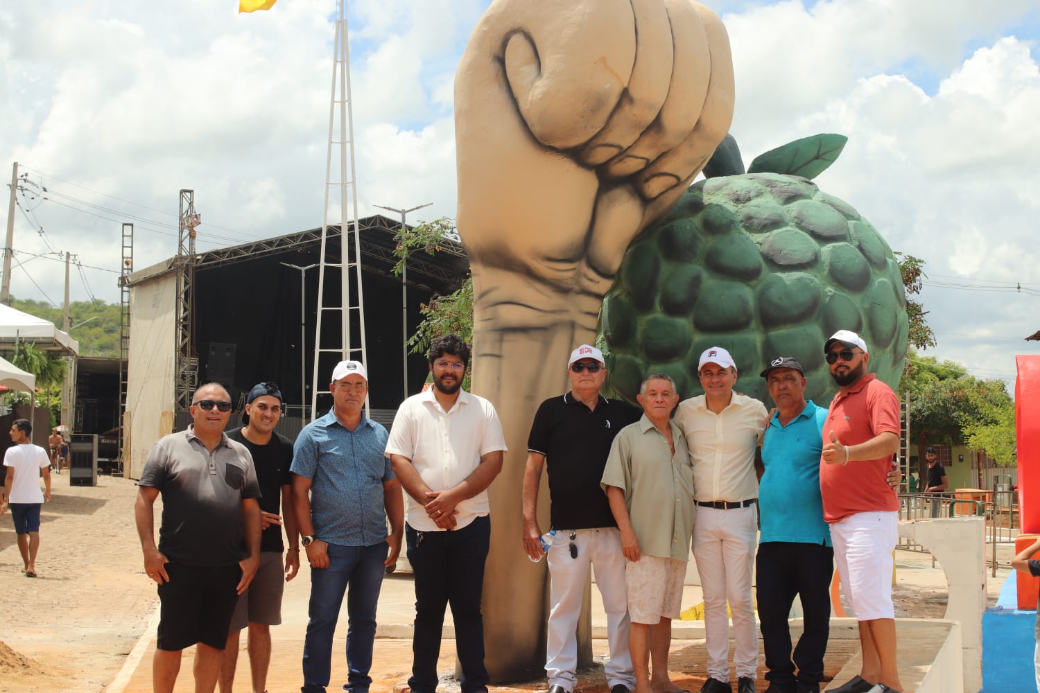 Irlando abre a 1ª Festa da Pinha no Distrito de Jatiúca