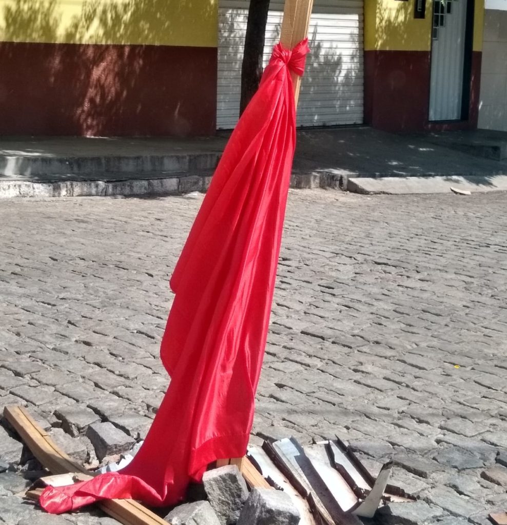 Buraco vira motivo de gozação em avenida de ST