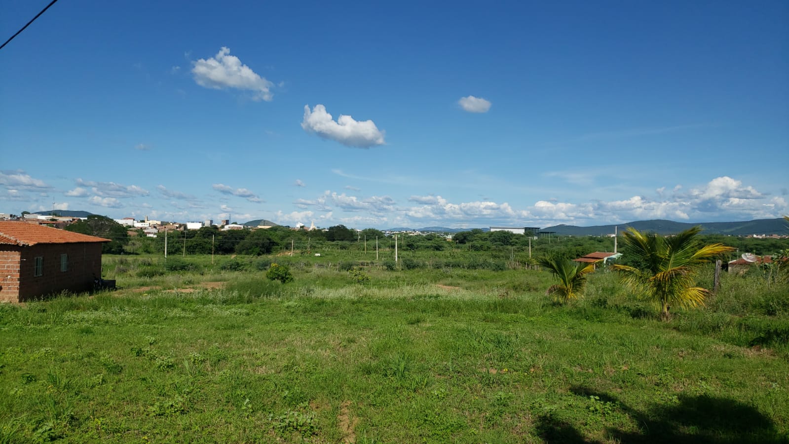 Zona rural de ST sofre com quedas de energia e faíscas em poste