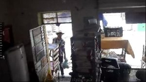 Homem é flagrado furtando loja no Centro de ST