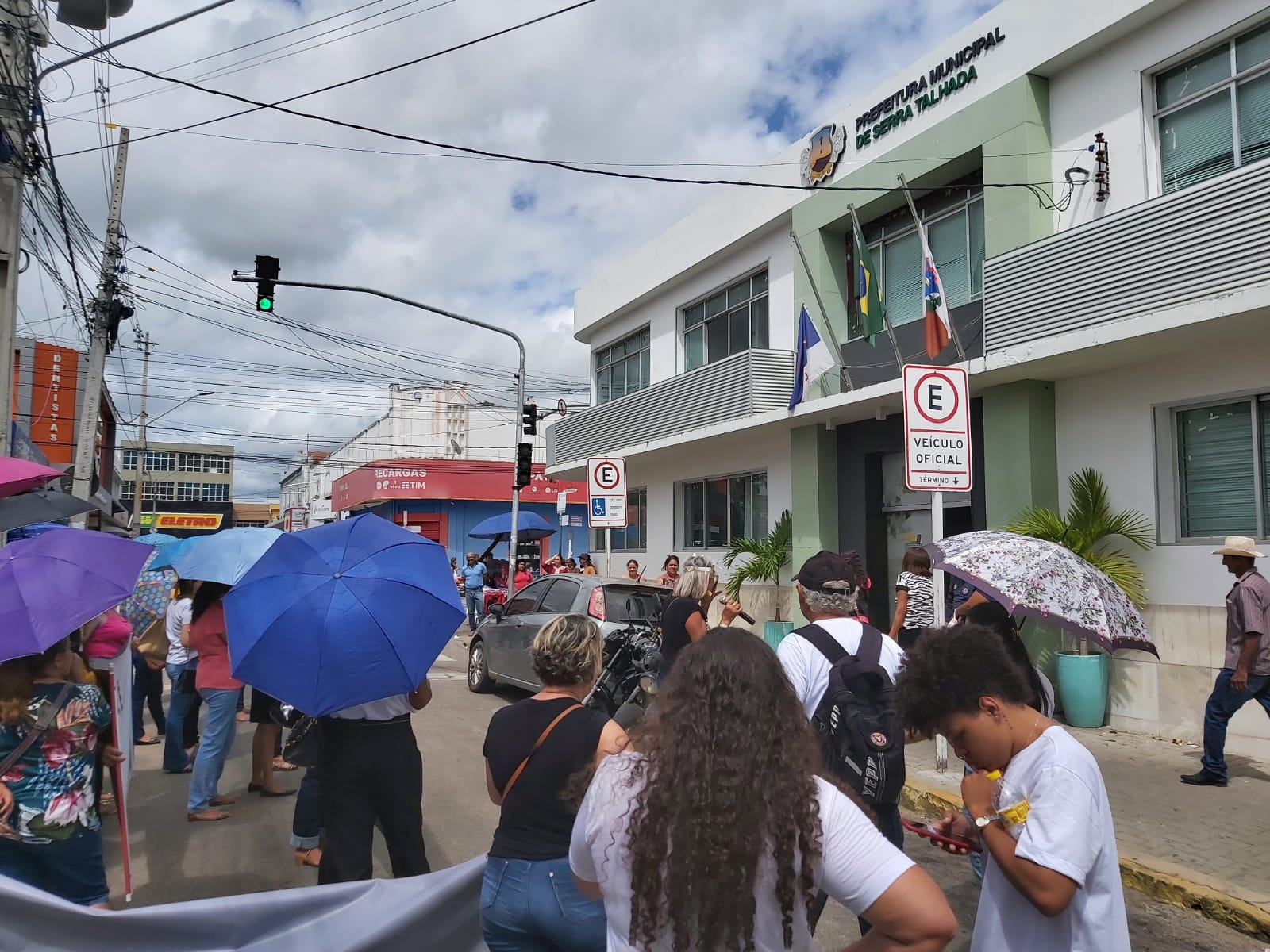 Professores saem às ruas de ST e culpam a prefeita Márcia