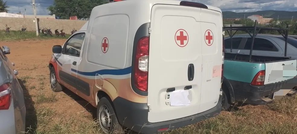 PRF apreende ambulância em ST após ultrapassagem proibida