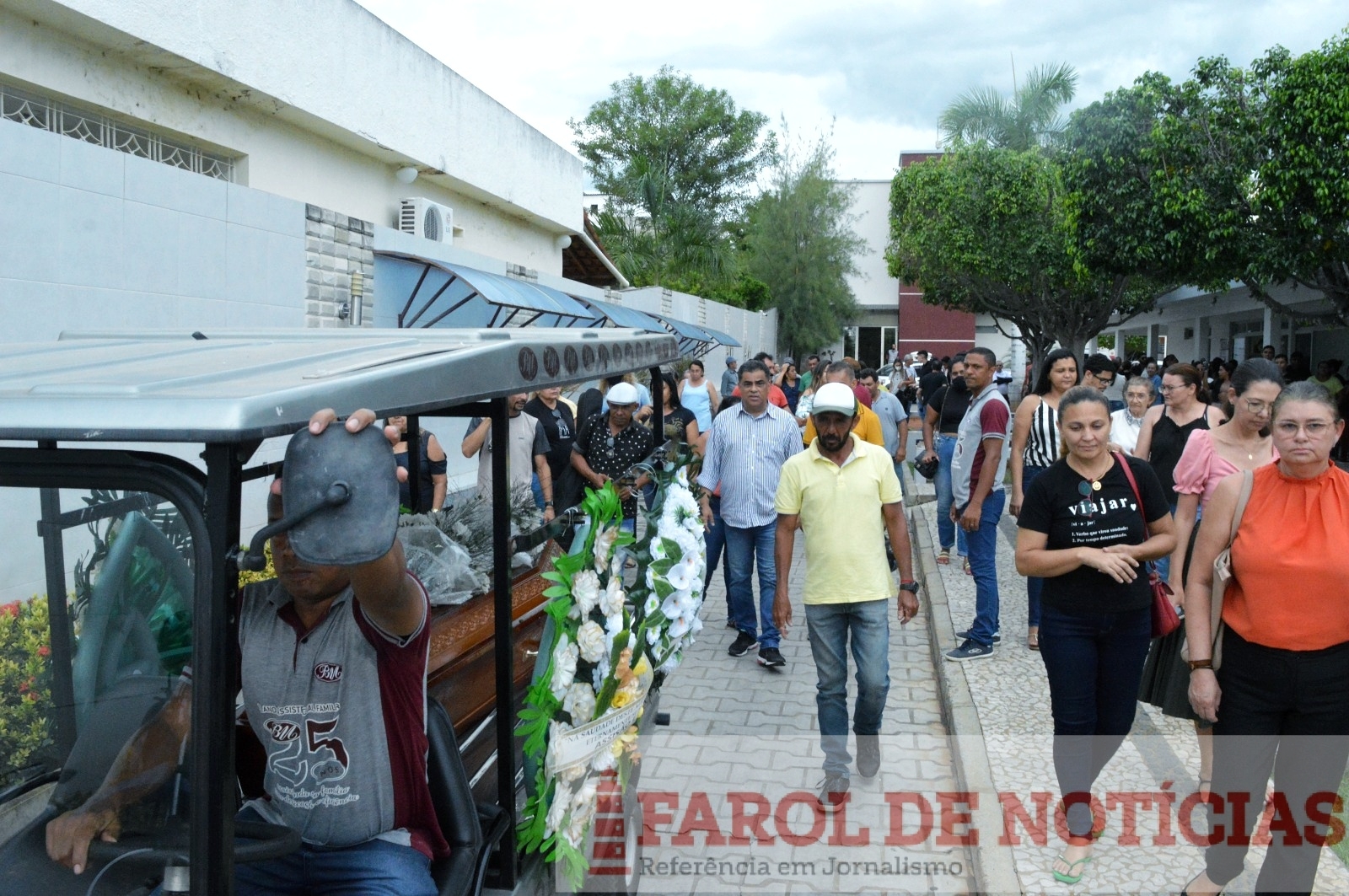 Emoção no último adeus ao músico João Guita em ST nesta 4ª