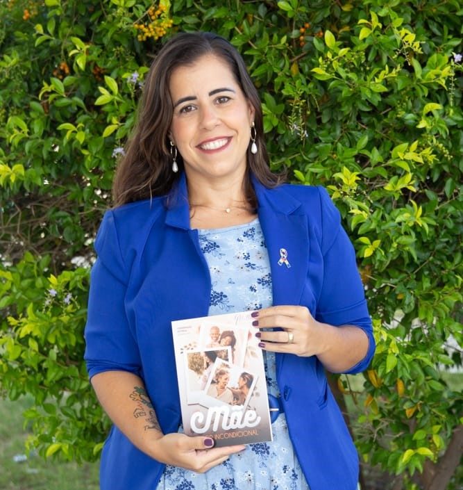 Enfermeira Samantha Carvalho lança livro Mãe Amor Incondicional