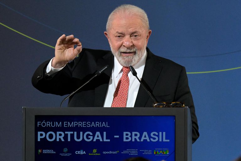 Lula critica juros no Brasil: 'ninguém toma dinheiro emprestado a 13,75%'
