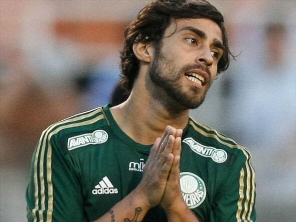 Valdívia, ídolo do Palmeiras, é internado no Chile