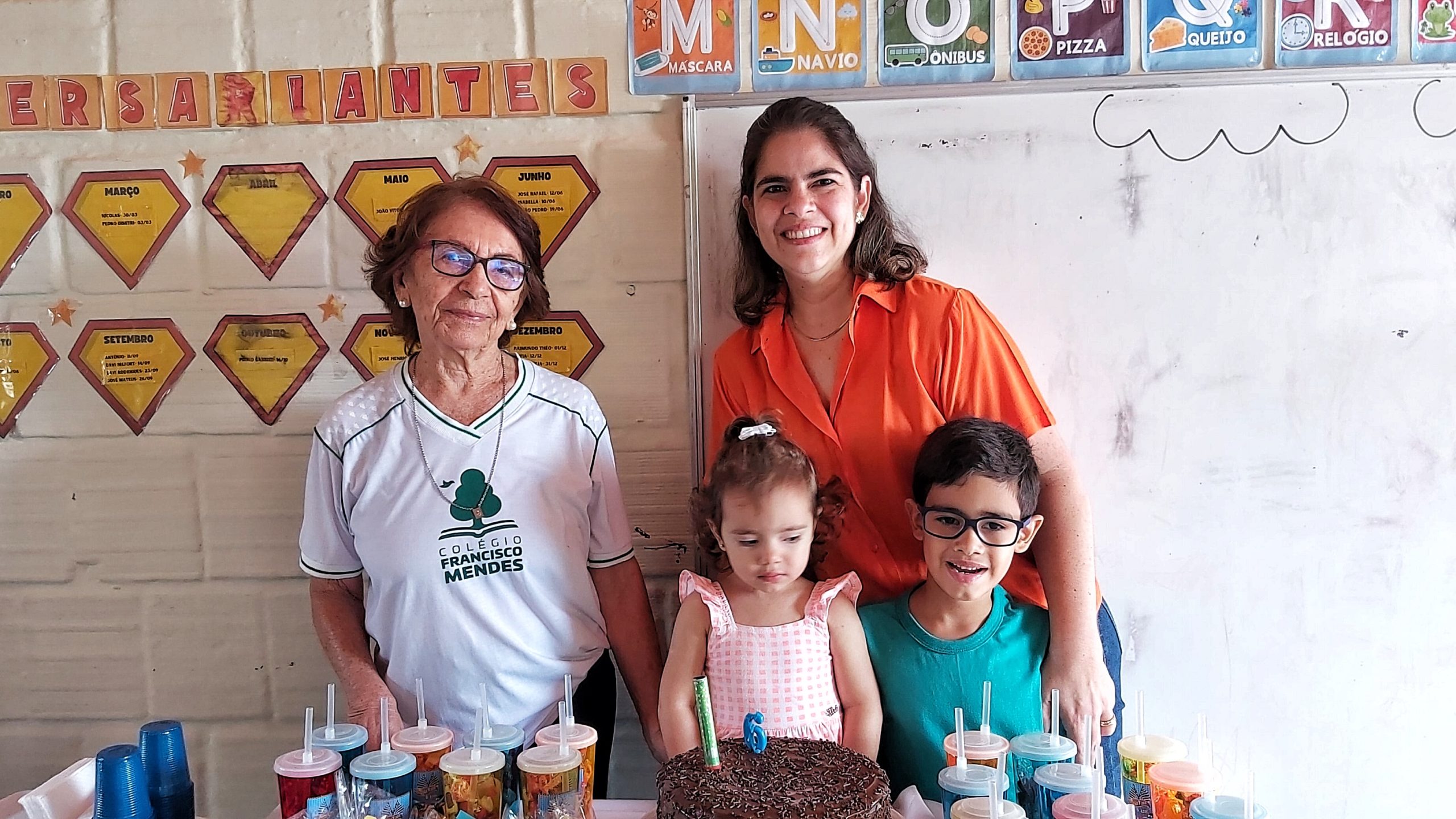 Família homenageia Colégio Chico Mendes após formação de filhos
