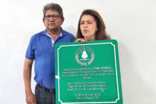 Família homenageia Colégio Chico Mendes após formação de filhos