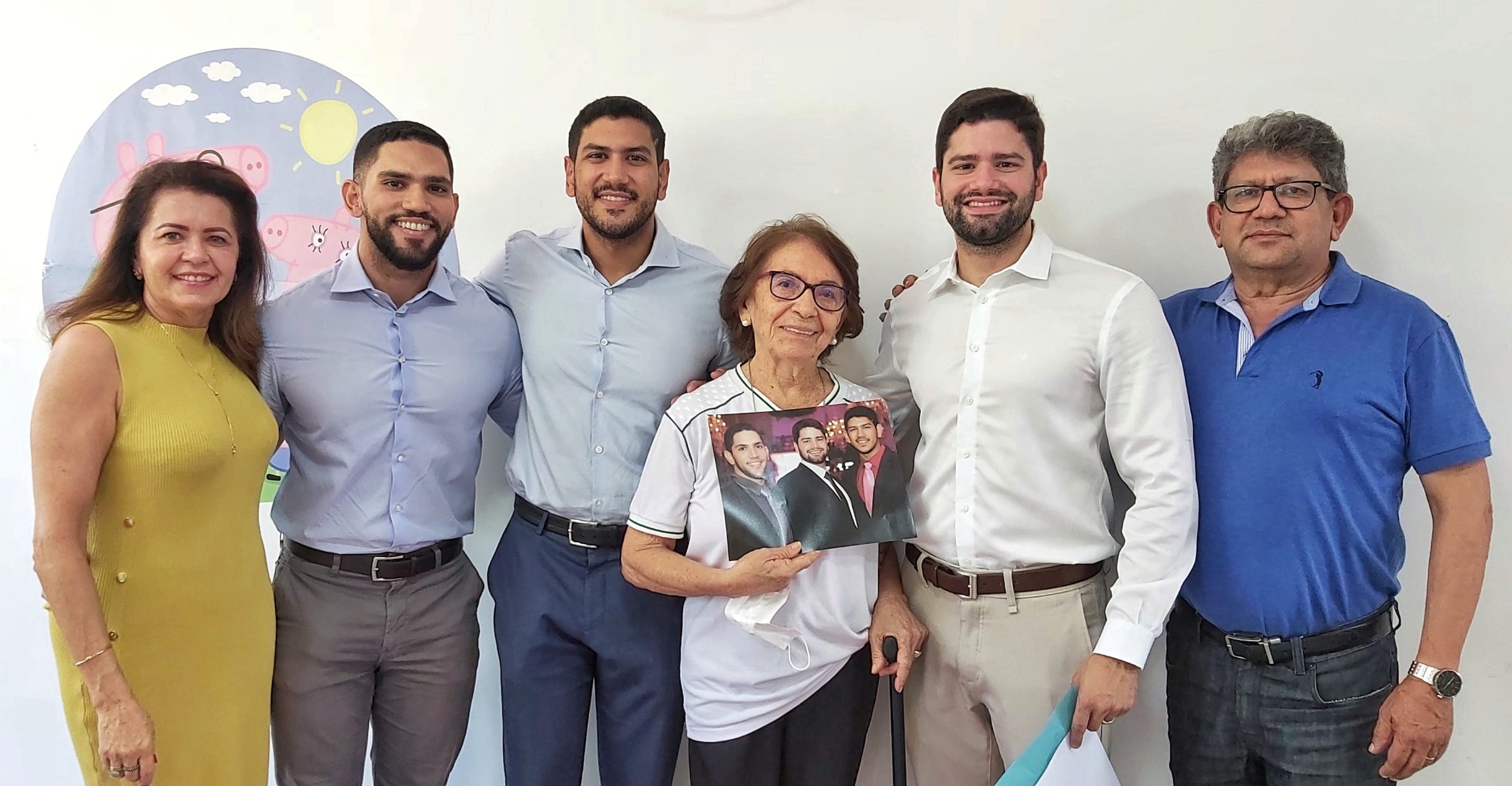 Família homenageia Colégio Chico Mendes após formação de filhos