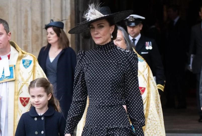 Princesa Charlotte fica encantada com incrível presente dado por Kate